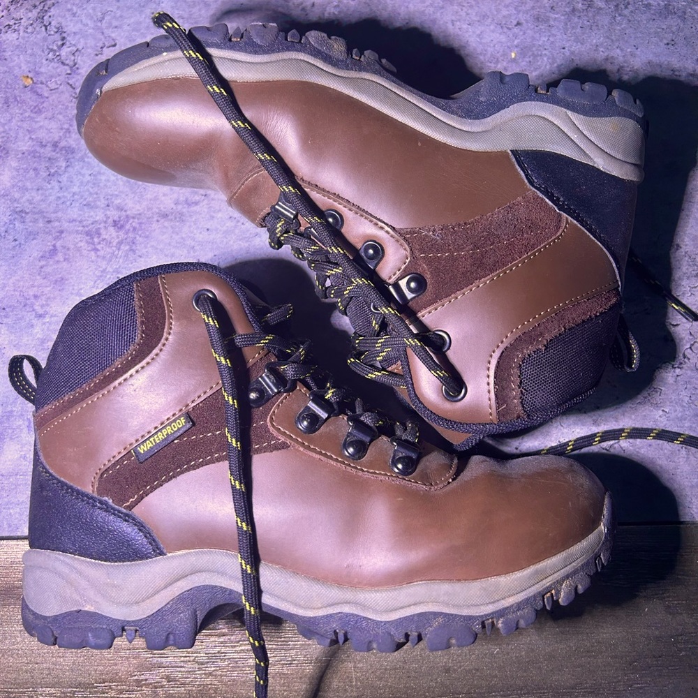 Boys Magellan hiking boots